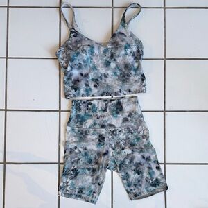 Lululemon Athletica Blue and Gray Patterned Set